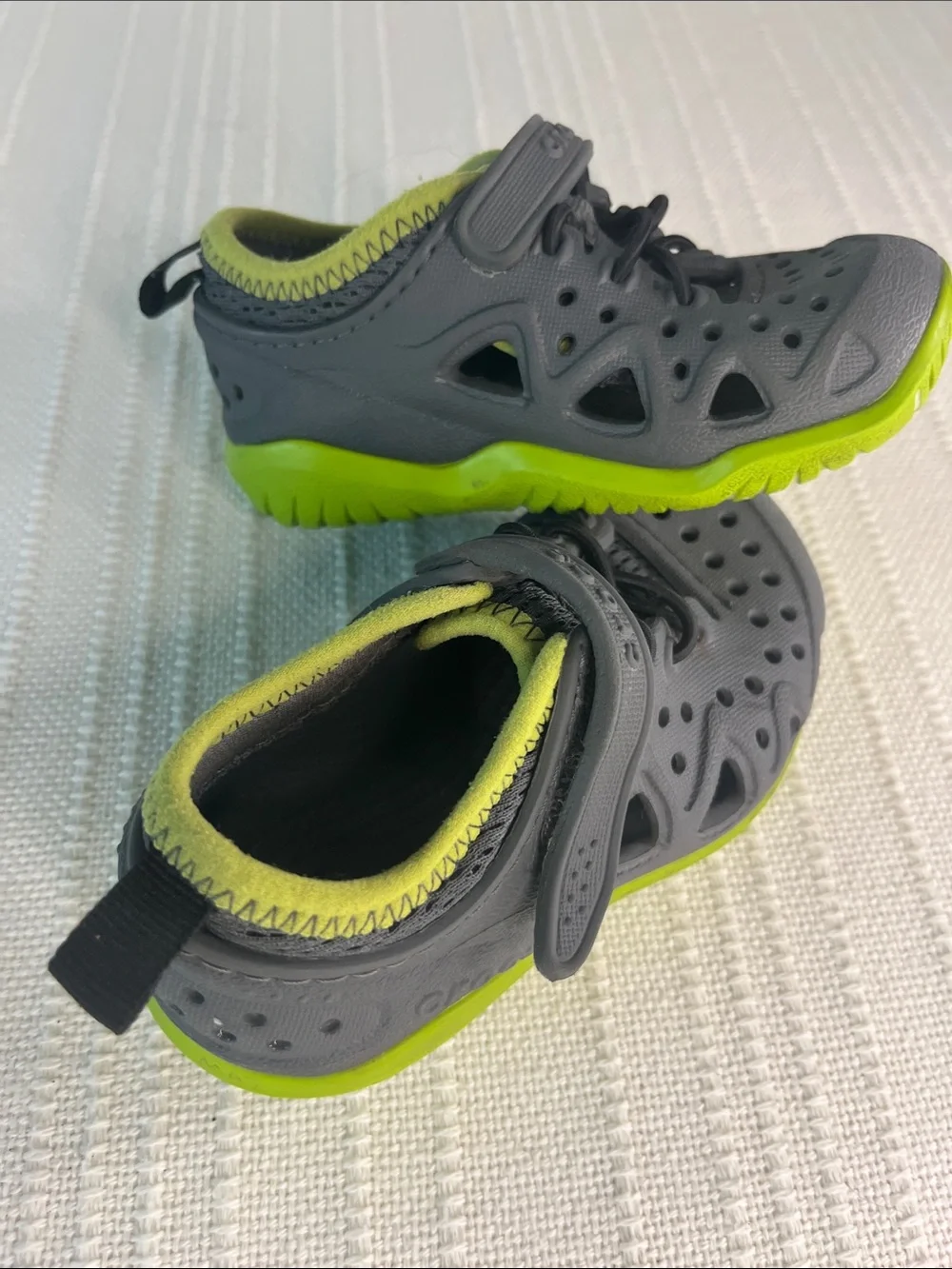 CROCS Kids baby size 7 Gray & Lime Water Swift WATER Expedition, water shoes